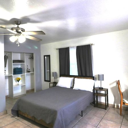 Hallandale Beach Motel With Free Parking And Full Kitchen ! No Extra Fees! Accepting Cash! Exteriör bild