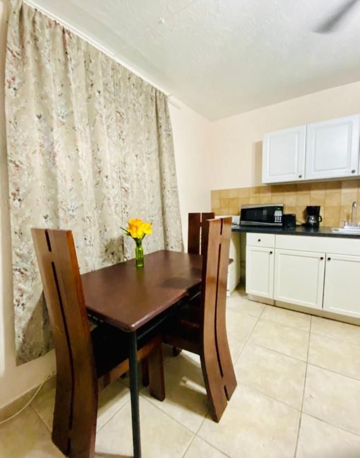 Hallandale Beach Motel With Free Parking And Full Kitchen ! No Extra Fees! Accepting Cash! Exteriör bild