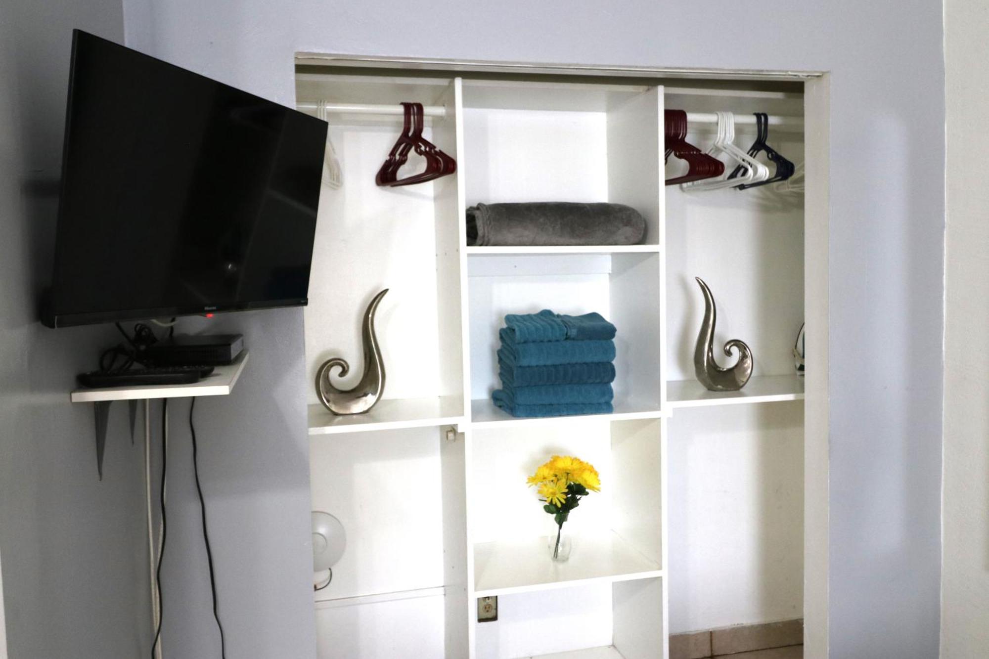 Hallandale Beach Motel With Free Parking And Full Kitchen ! No Extra Fees! Accepting Cash! Exteriör bild